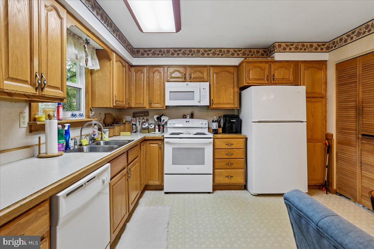 12622 Eastbourne Dr Property Photo 13