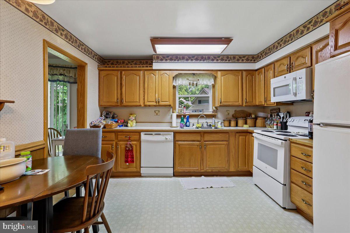 12622 Eastbourne Dr Property Photo 14