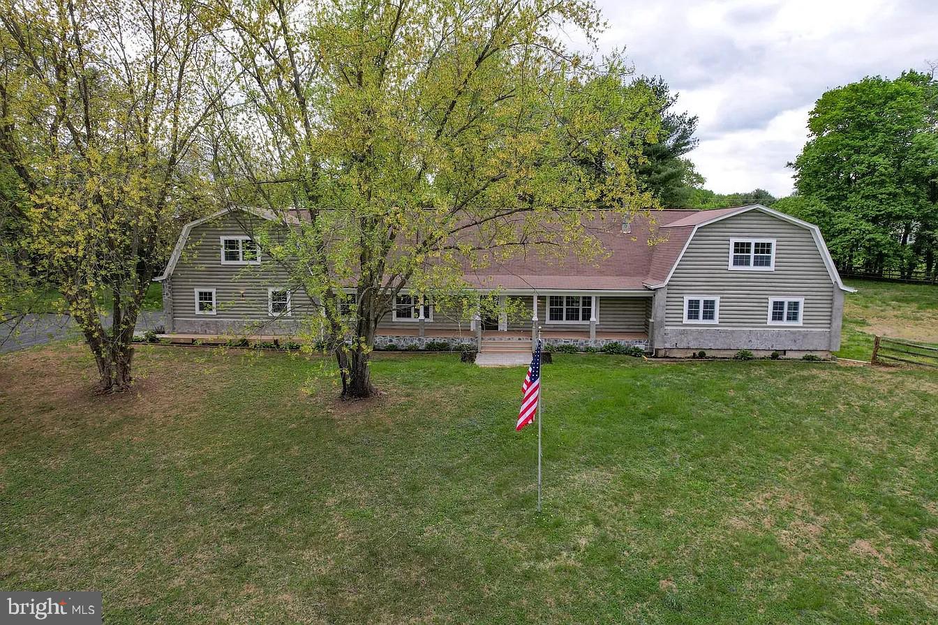 23311 Woodfield Rd Property Photo 1