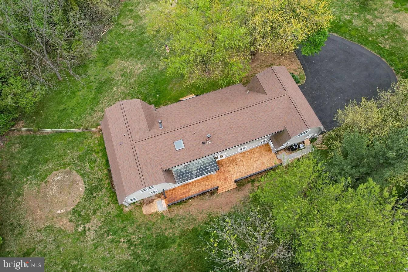 23311 Woodfield Rd Property Photo 14