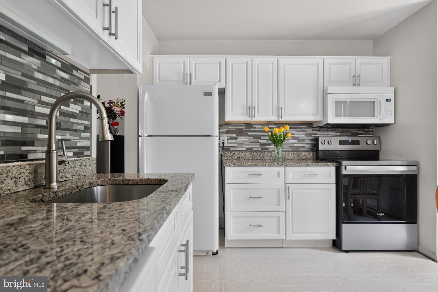 7871 Briardale Ter Property Photo 3