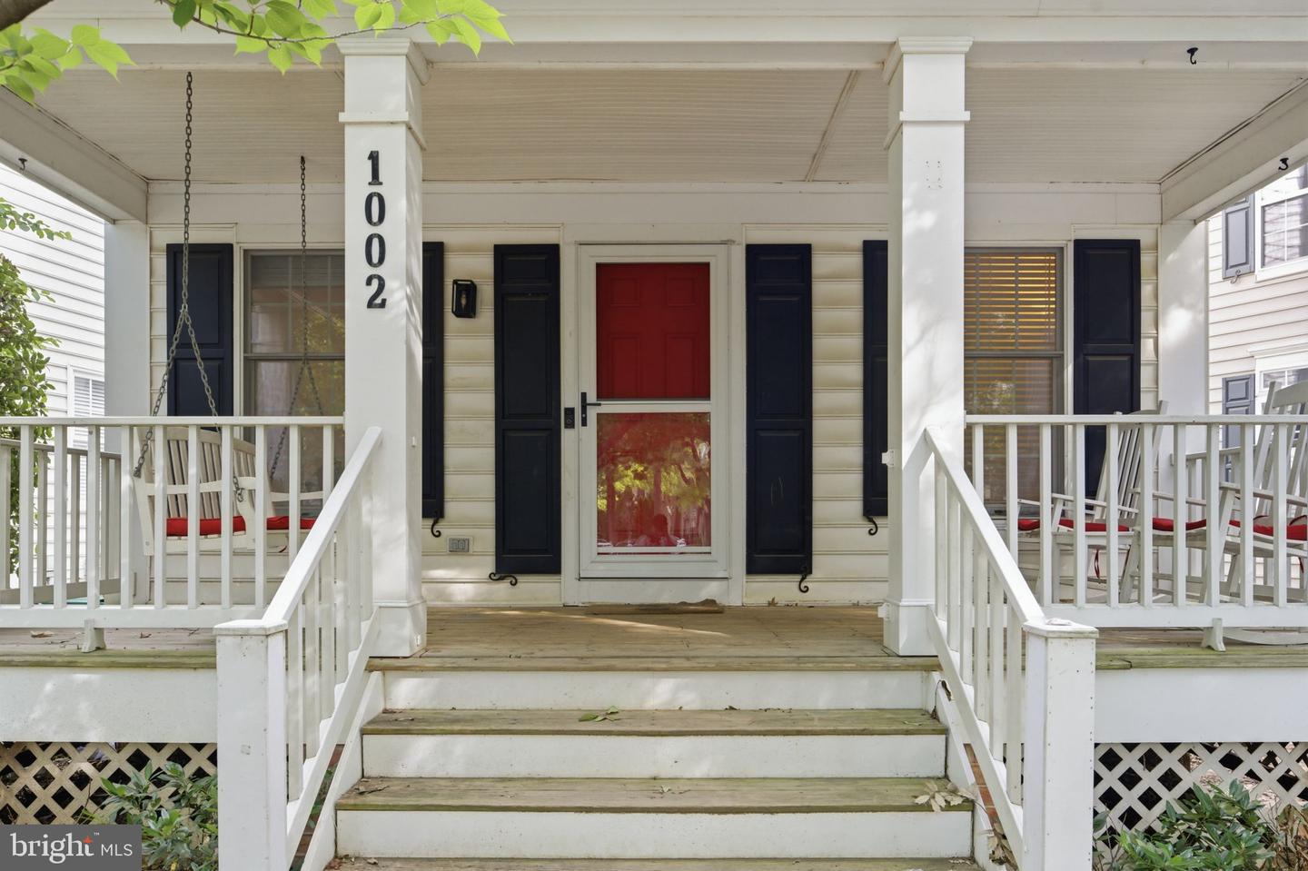 1002 Main St Property Photo 4