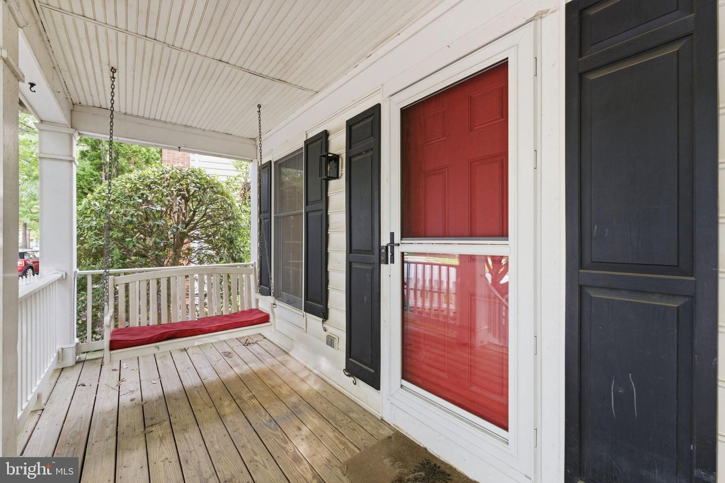 1002 Main St Property Photo 6