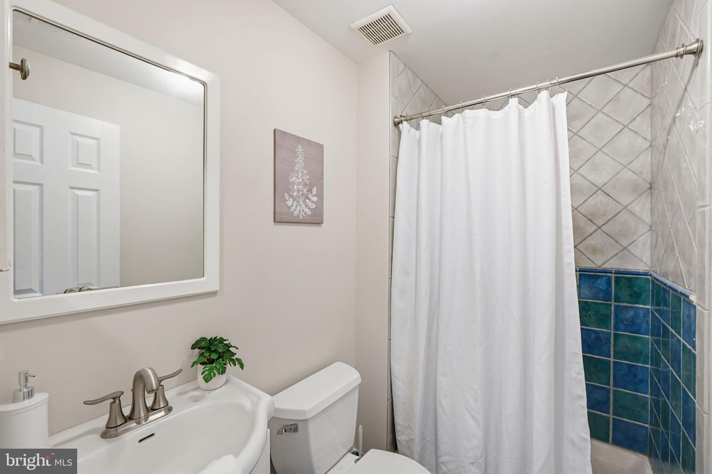 1002 Main St Property Photo 26