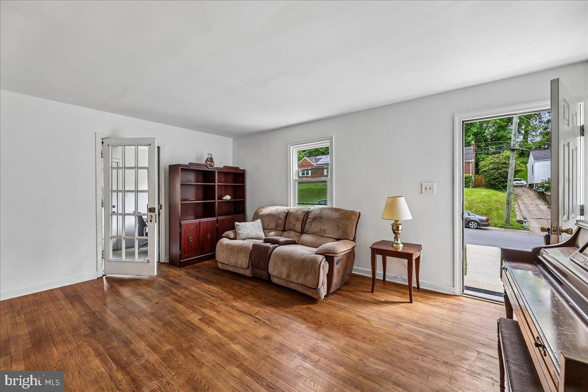 2709 Fenimore Rd Property Photo 6