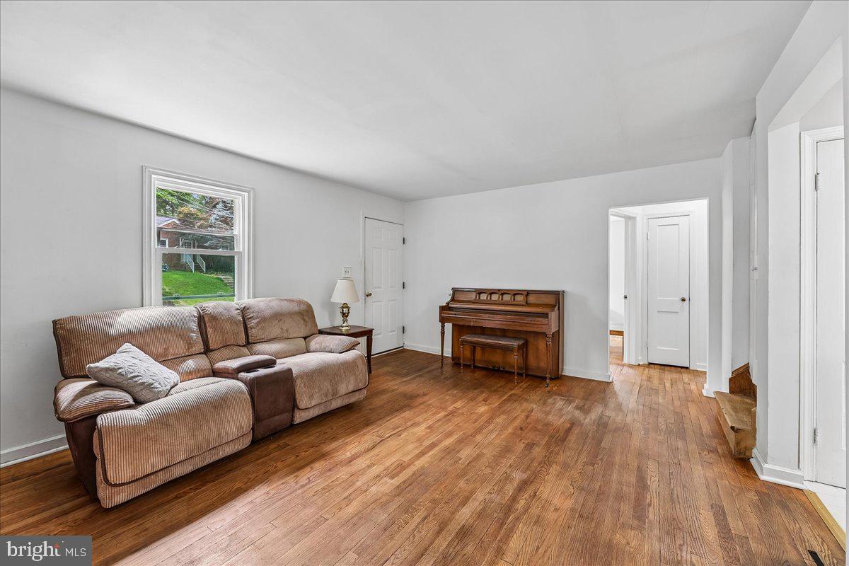 2709 Fenimore Rd Property Photo 7