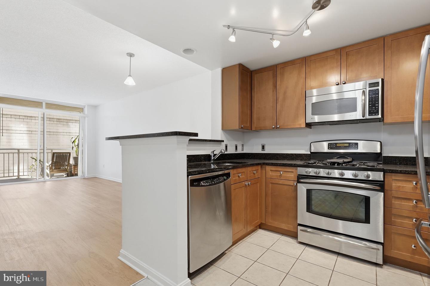 930 Wayne Ave #201 Property Photo 4