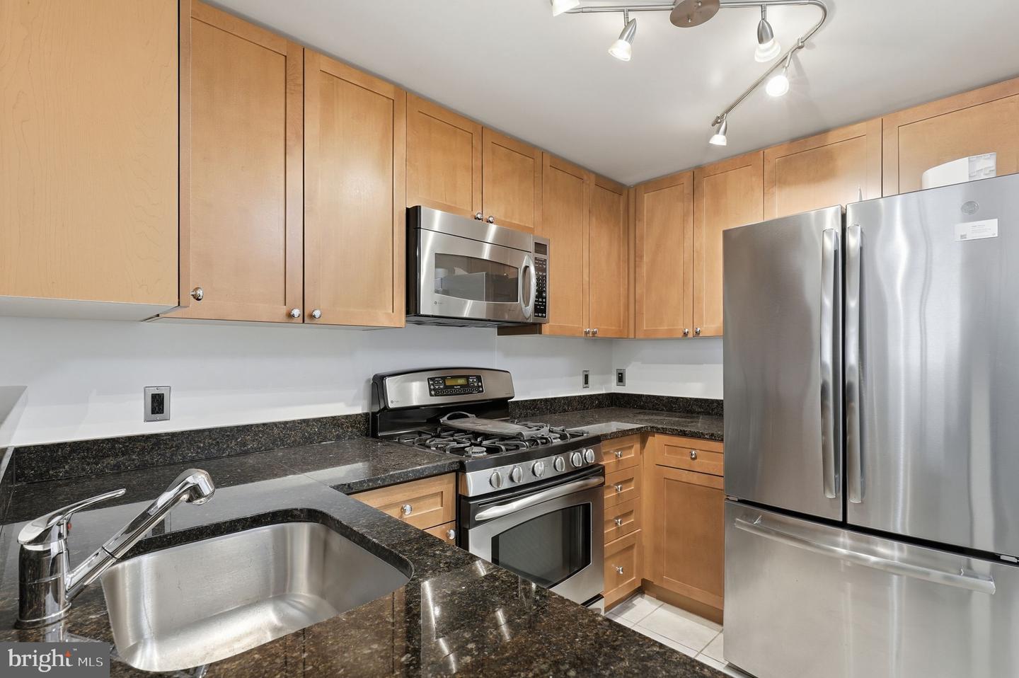 930 Wayne Ave #201 Property Photo 6