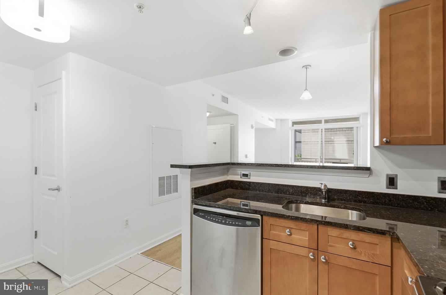 930 Wayne Ave #201 Property Photo 7