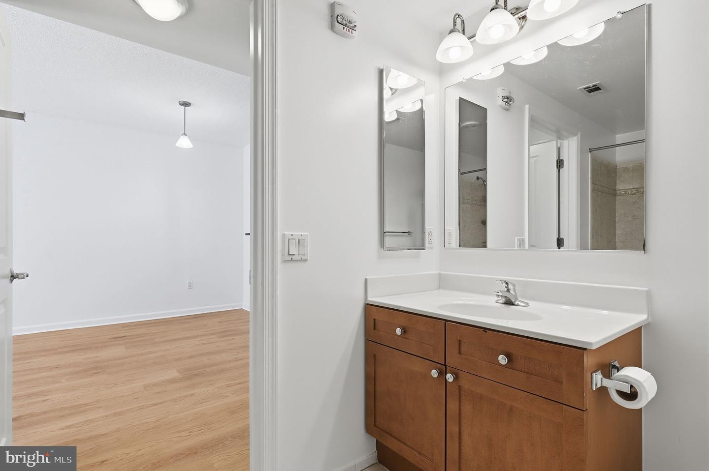 930 Wayne Ave #201 Property Photo 14