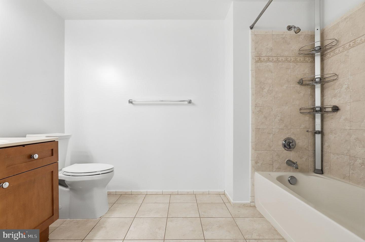 930 Wayne Ave #201 Property Photo 15