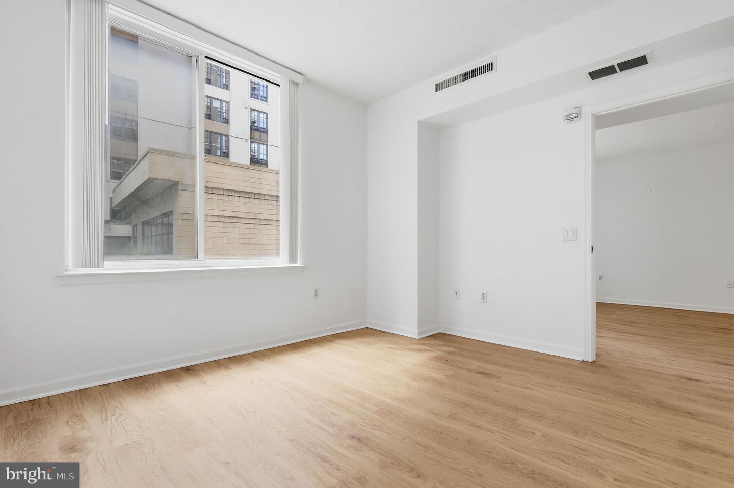 930 Wayne Ave #201 Property Photo 20
