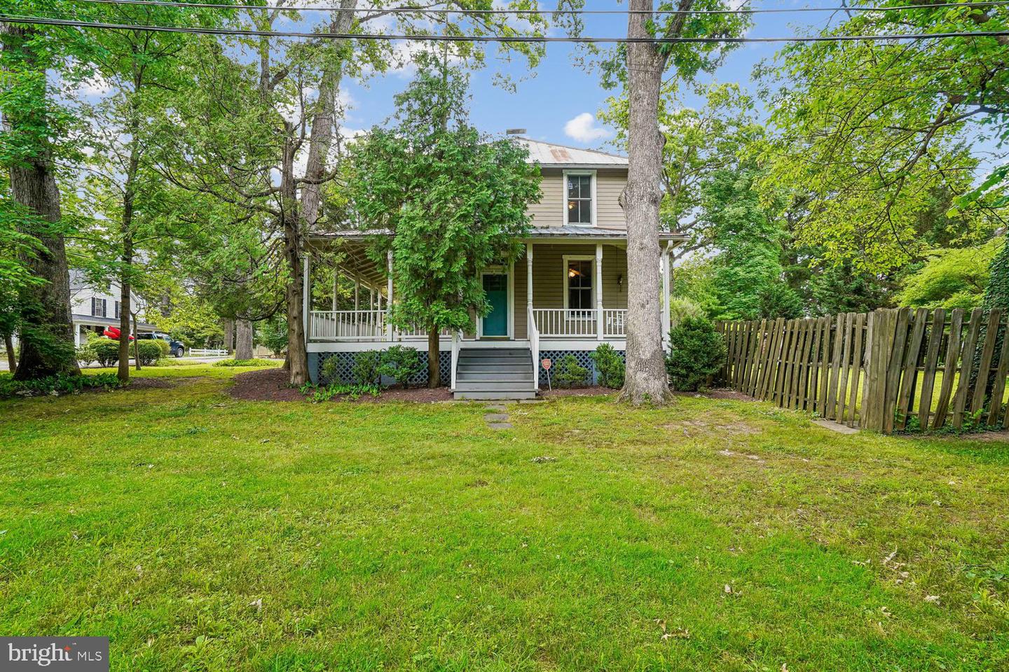 16 MAPLE AVE