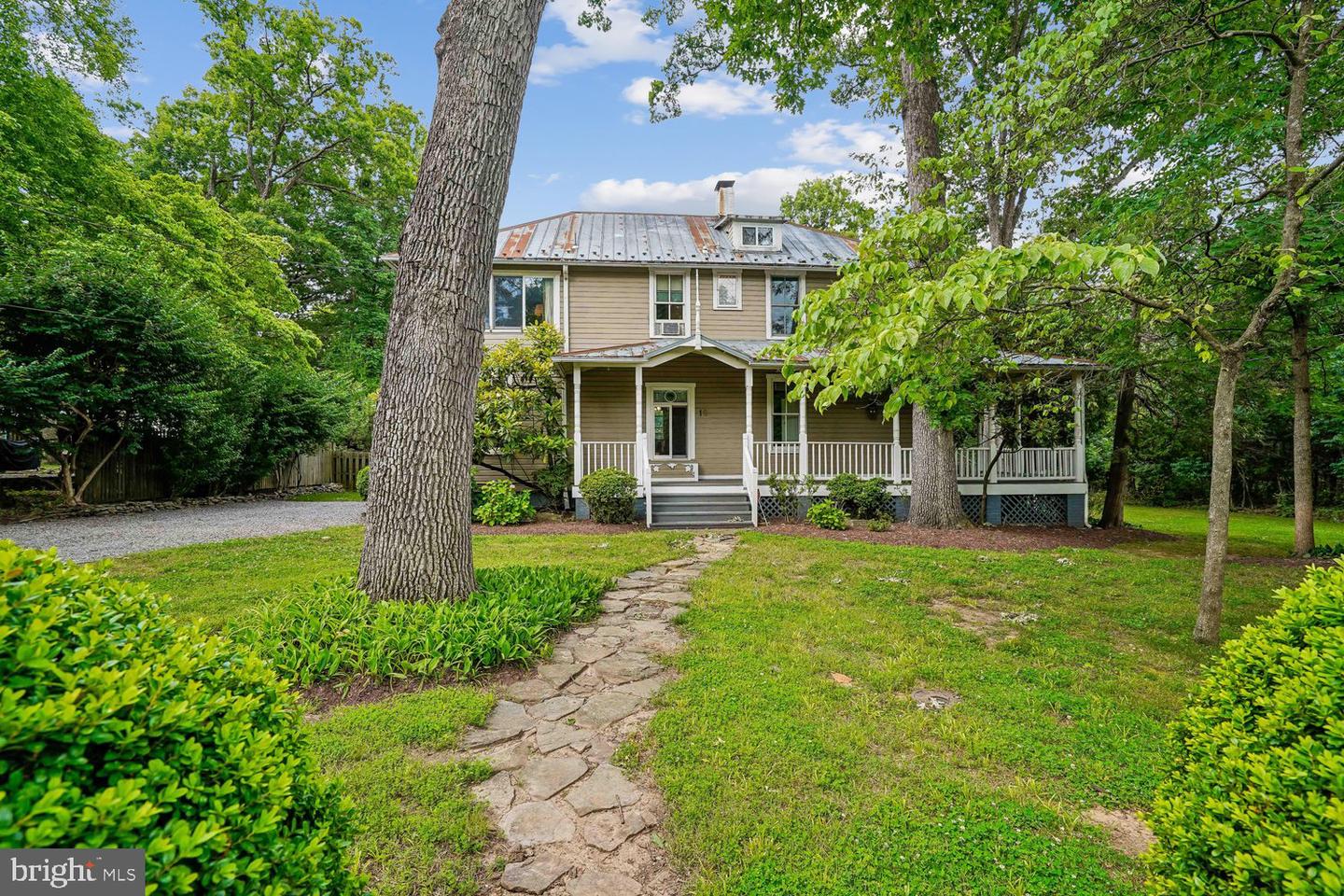 16 Maple Ave Property Photo 2