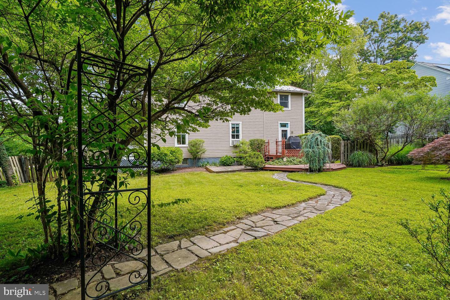 16 Maple Ave Property Photo 6