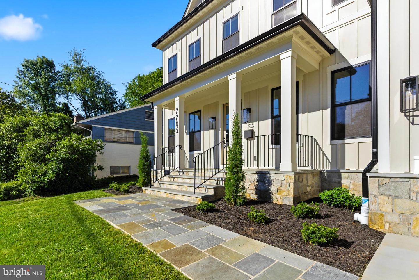 7705 Holiday Ter Property Photo 4
