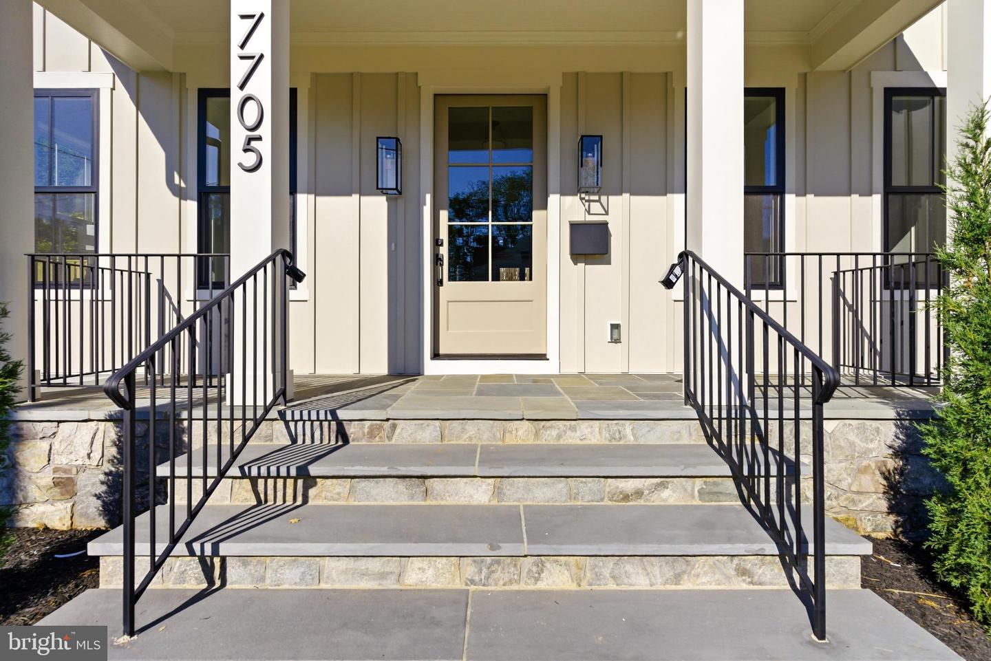 7705 Holiday Ter Property Photo 5