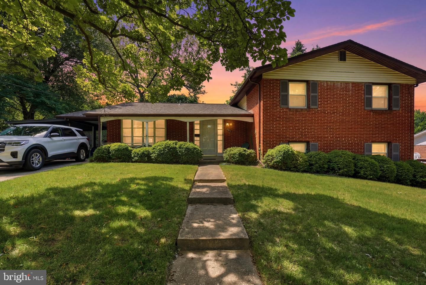 1011 DEVERE DR