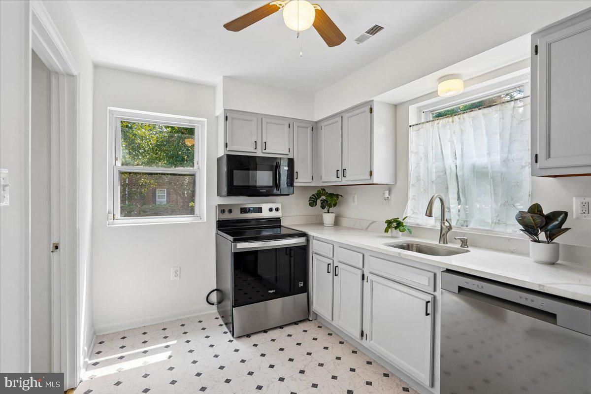 12801 Epping Ter Property Photo 6