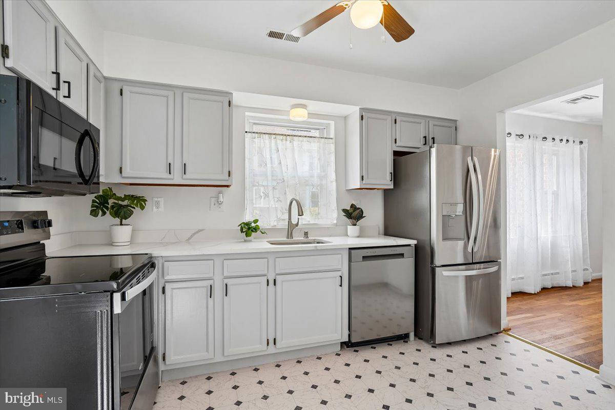 12801 Epping Ter Property Photo 7