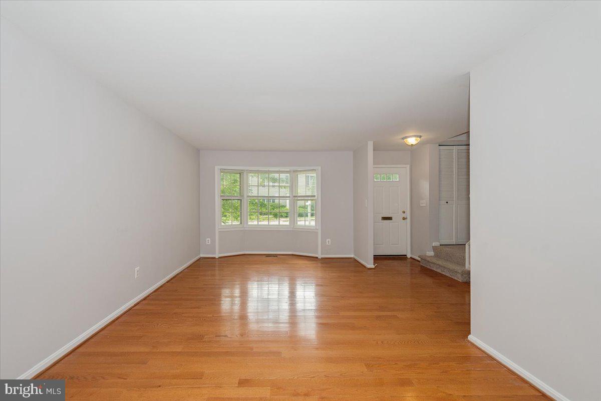 10113 Maple Leaf Dr Property Photo 3
