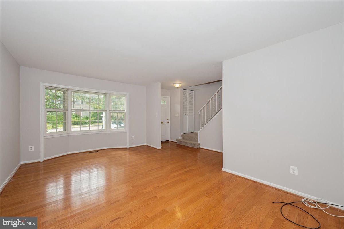 10113 Maple Leaf Dr Property Photo 4