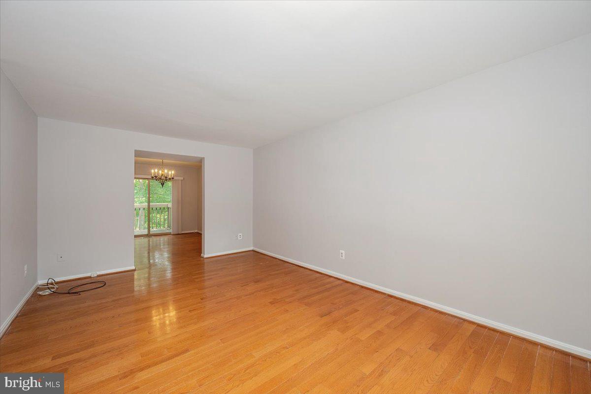 10113 Maple Leaf Dr Property Photo 6