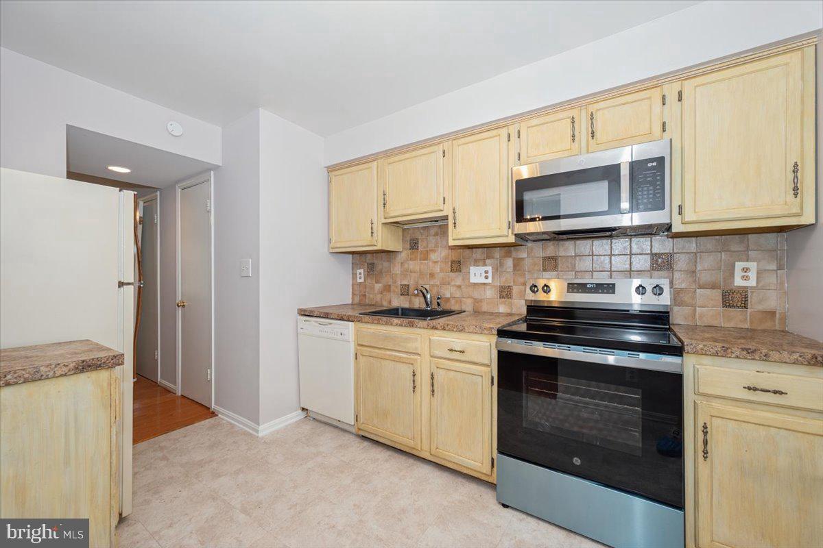 10113 Maple Leaf Dr Property Photo 17