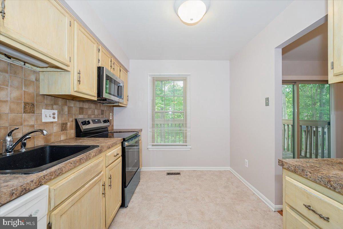 10113 Maple Leaf Dr Property Photo 19