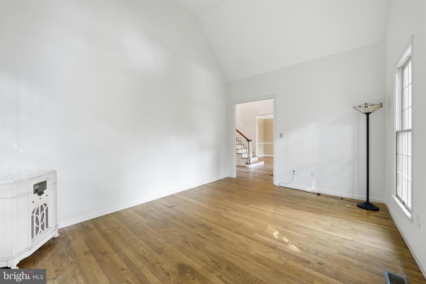 15802 Radwick Ln Property Photo 8