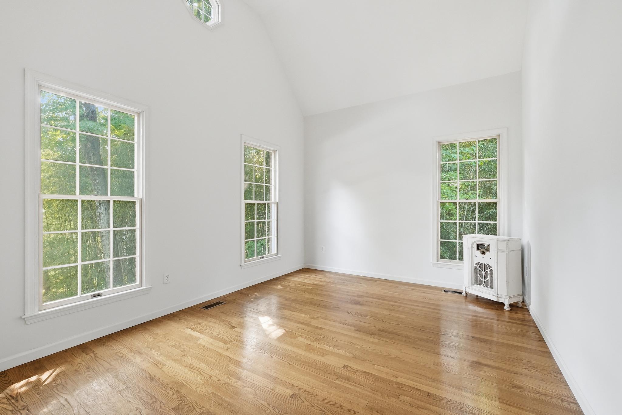 15802 Radwick Ln Property Photo 9