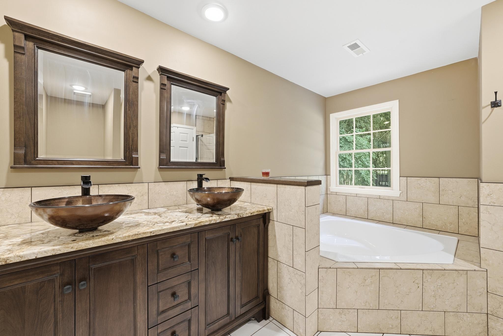 15802 Radwick Ln Property Photo 32