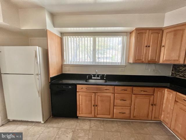 912 Hoyt St Property Photo 3