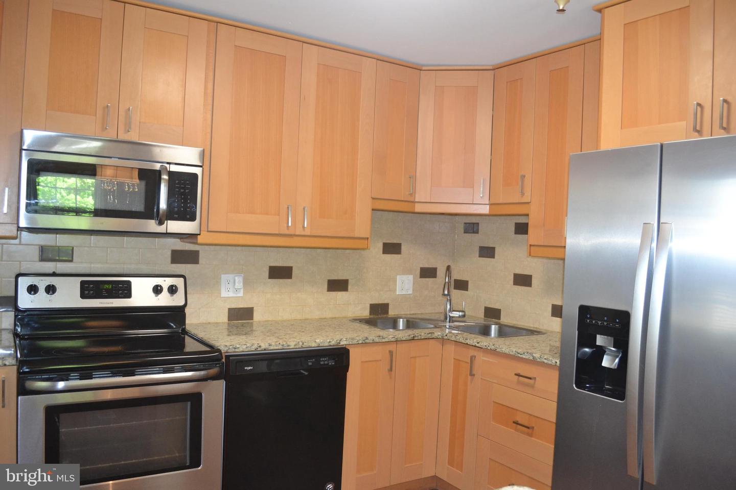 1 Ingleside Ct Property Photo 3