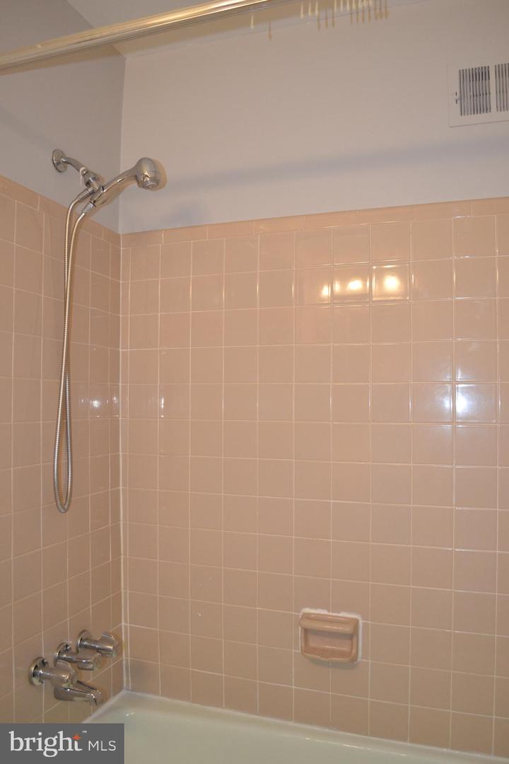 1 Ingleside Ct Property Photo 17