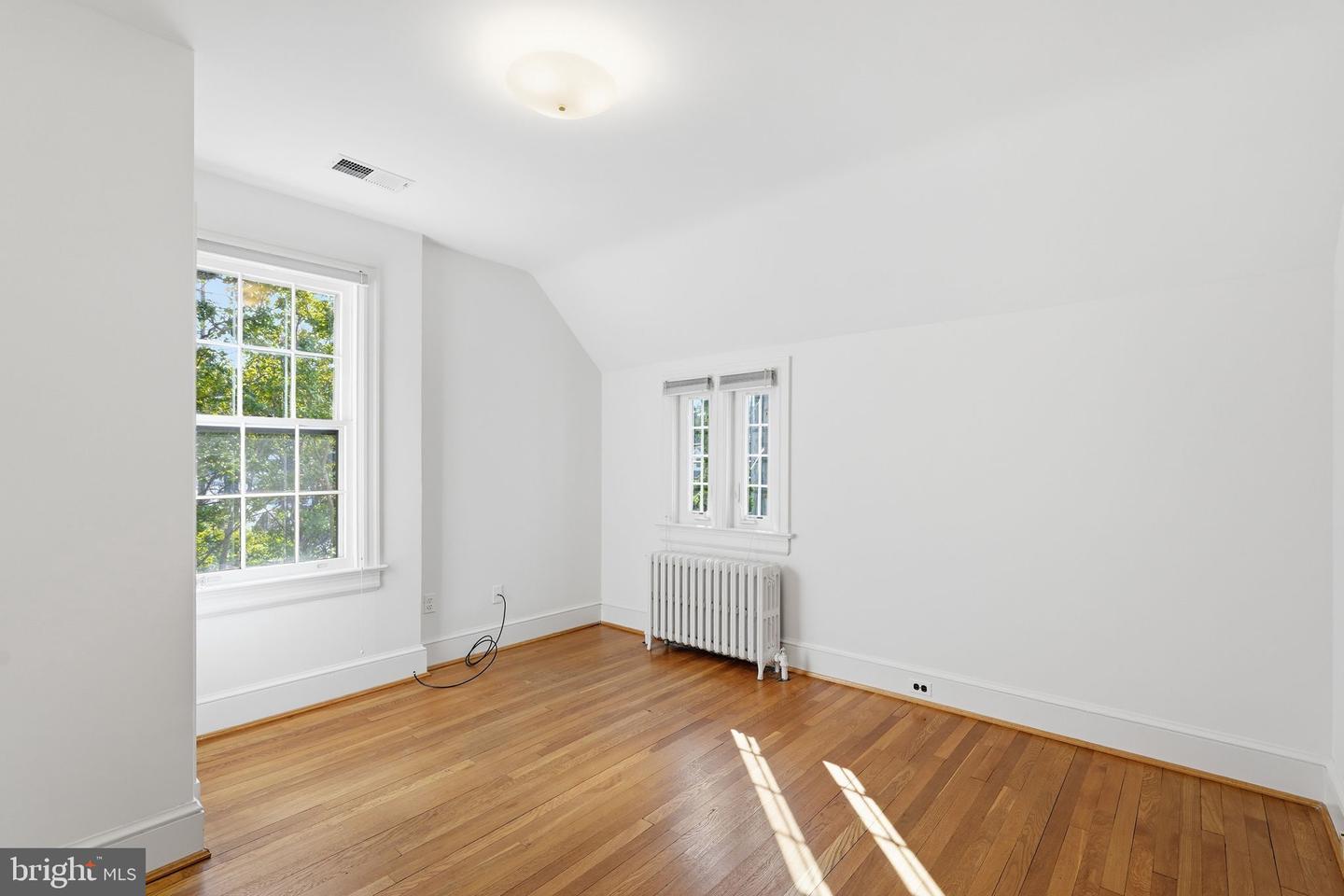 710 Wayne Ave Property Photo 24