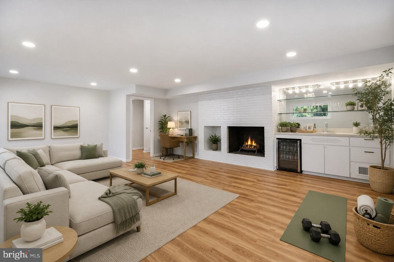 6614 Melody Ln Property Photo 12