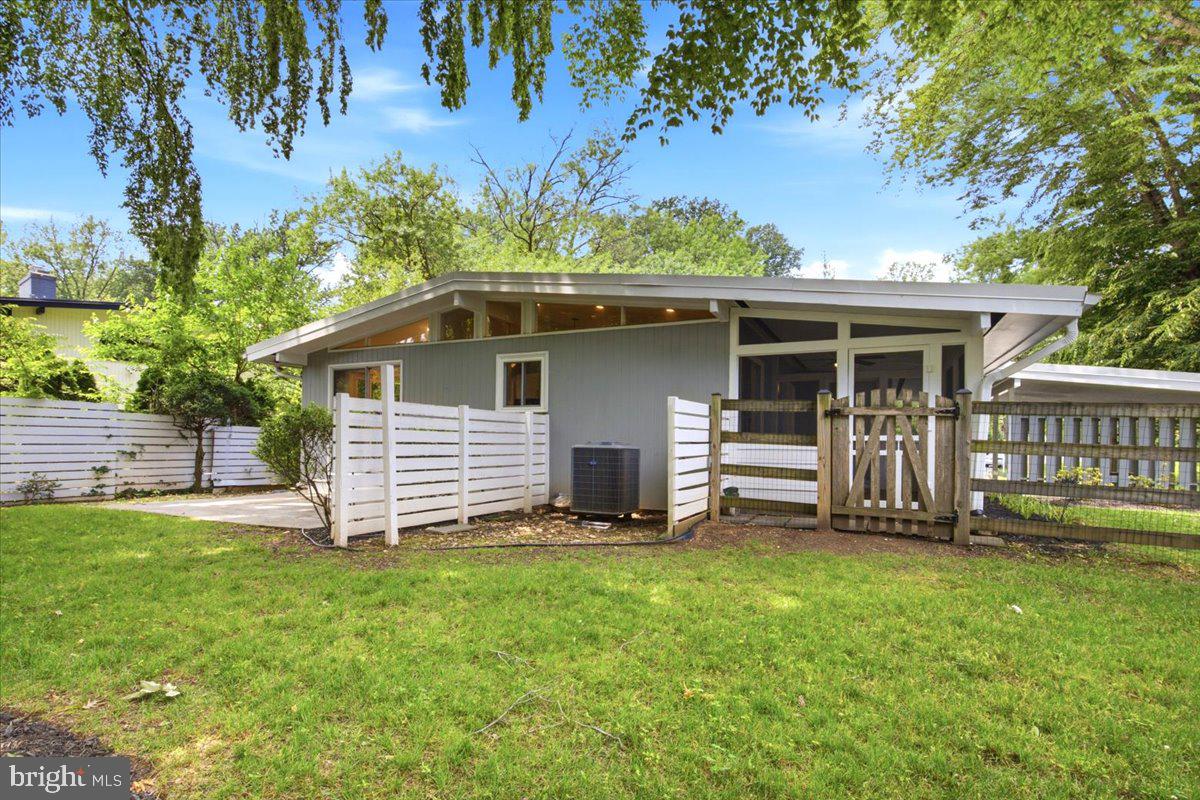 6614 Melody Ln Property Photo 28