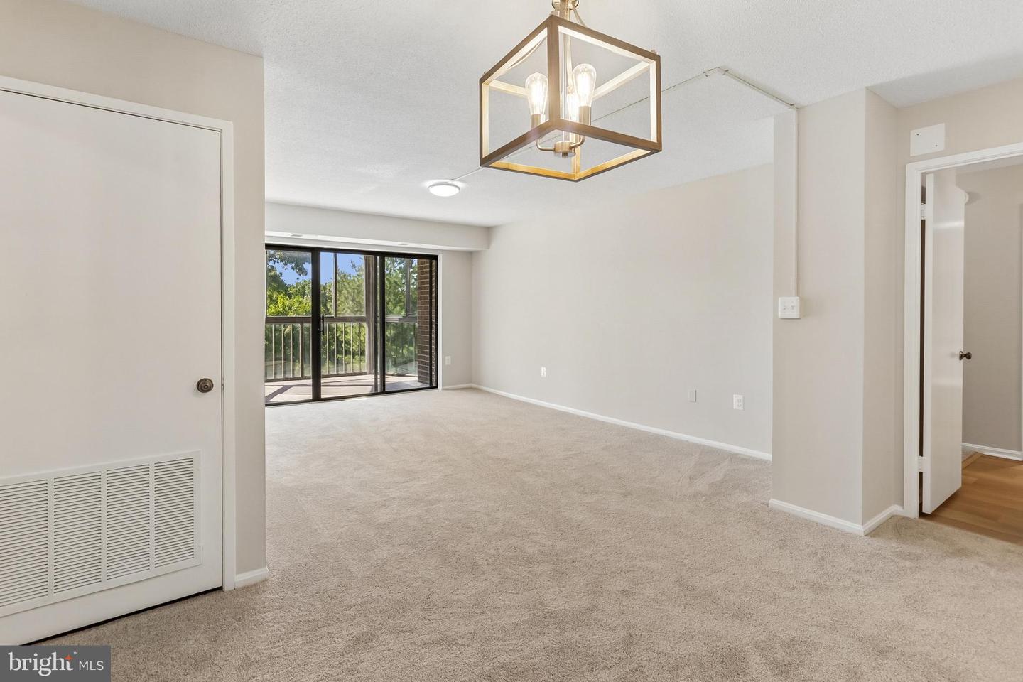 15107 Interlachen Dr #2-620 Property Photo 4