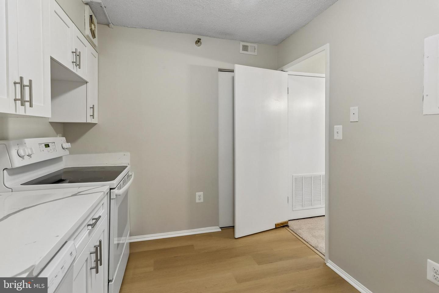 15107 Interlachen Dr #2-620 Property Photo 10