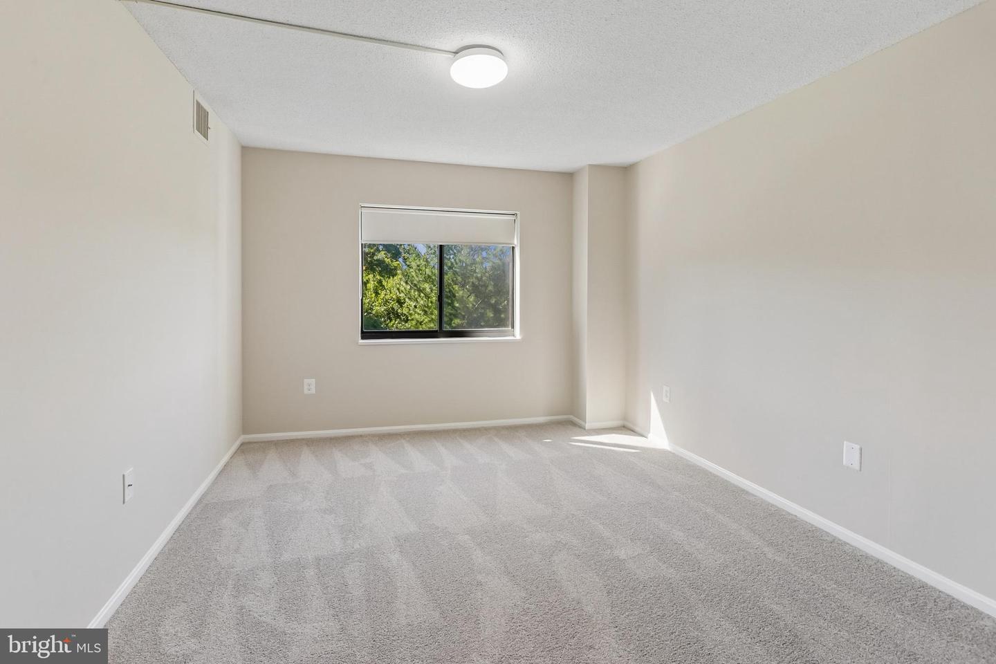15107 Interlachen Dr #2-620 Property Photo 11