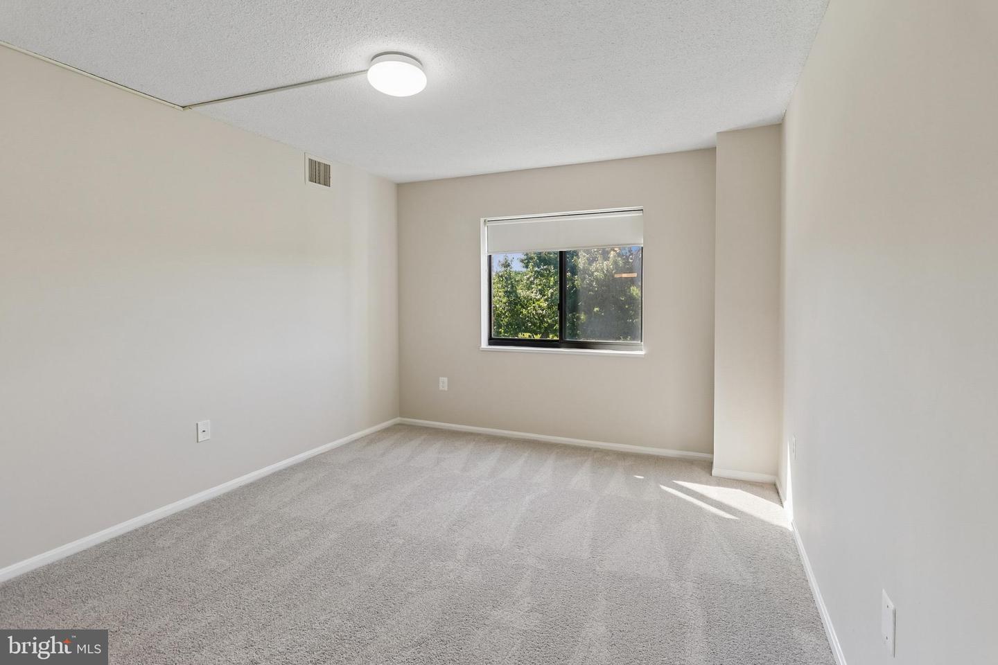 15107 Interlachen Dr #2-620 Property Photo 12