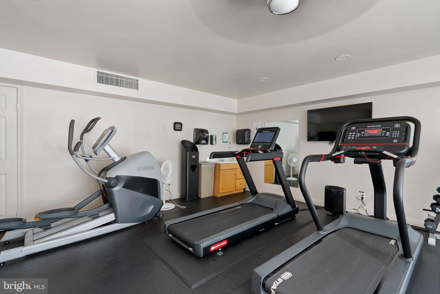 11420 Strand Dr #r-010 Property Photo 43