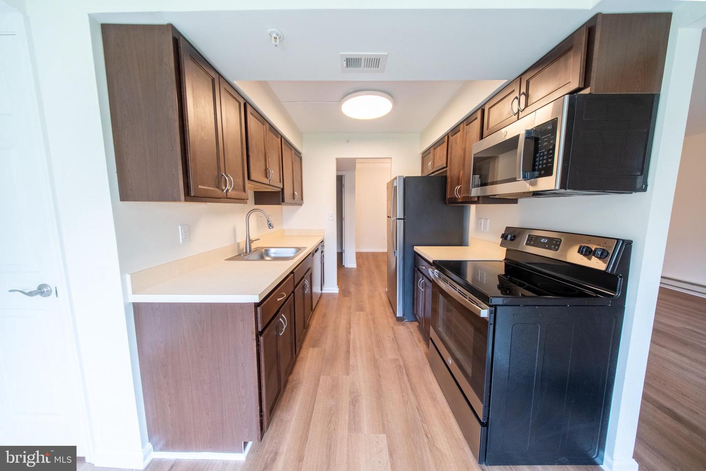 15210 Elkridge Way #91-2j Property Photo 5