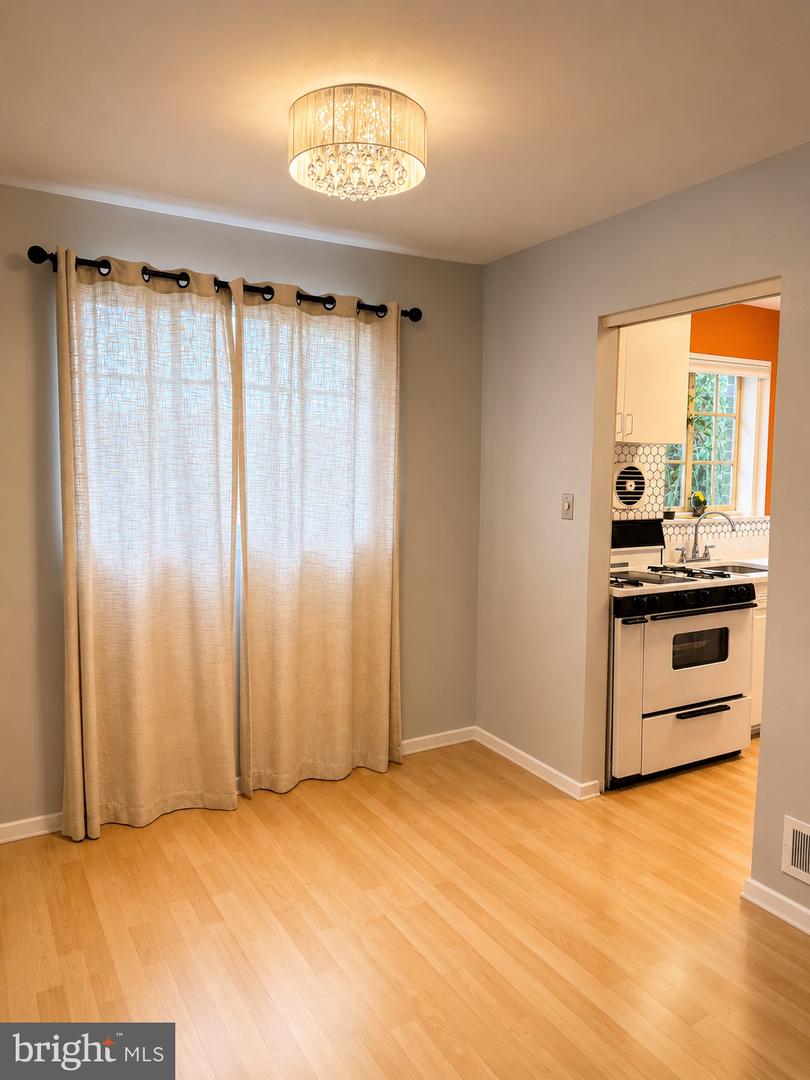 5024 River Rd Property Photo 3