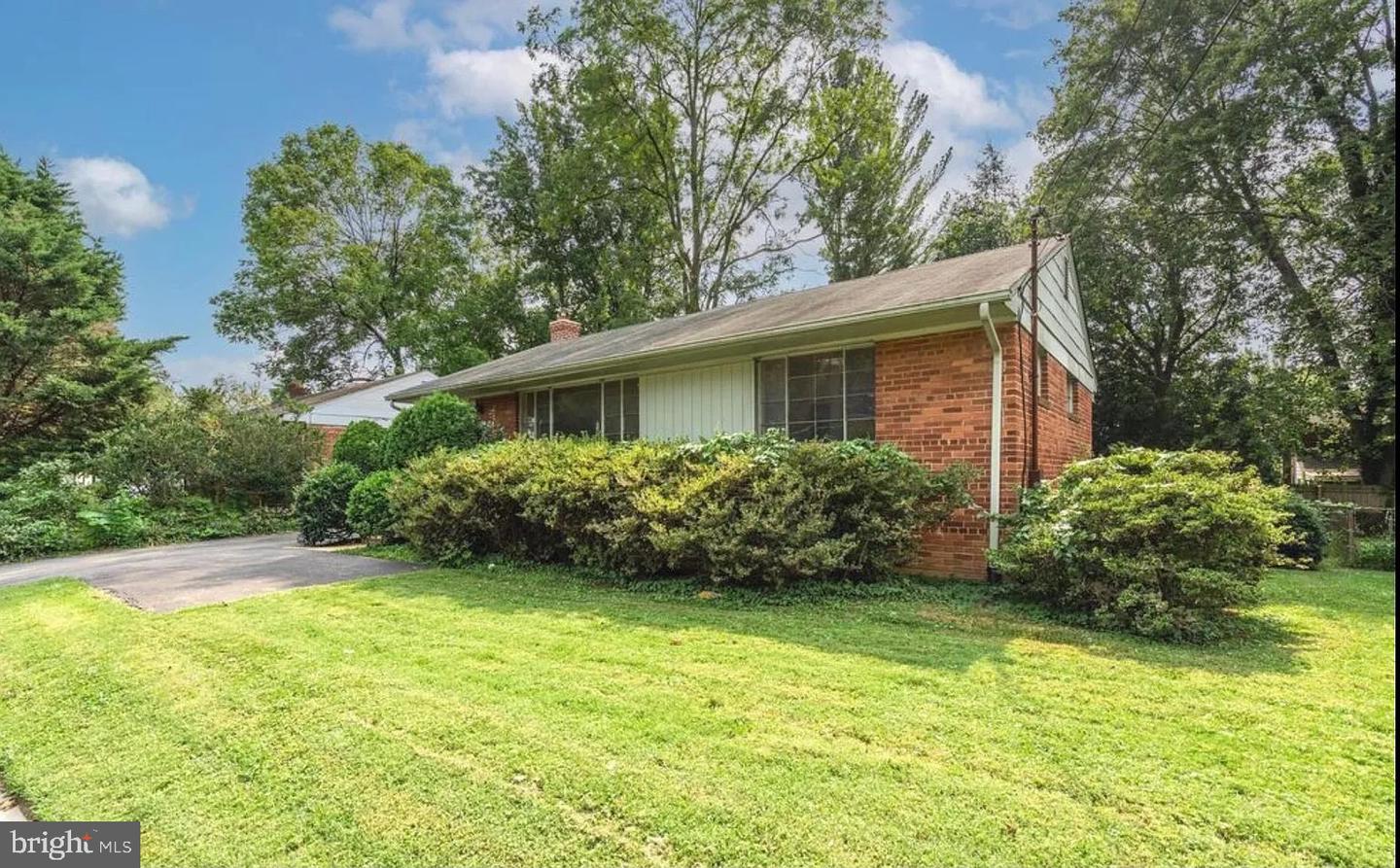 5024 River Rd Property Photo 15
