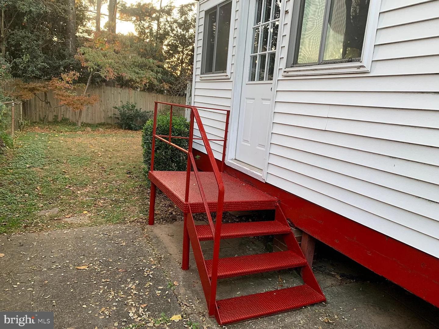 5024 River Rd Property Photo 18