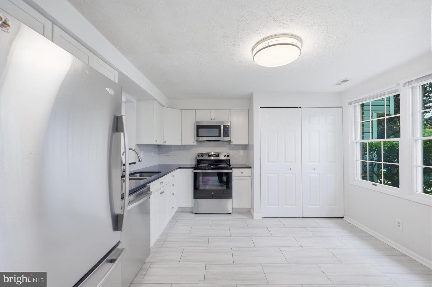 7 Leatherwood Ct Property Photo 6
