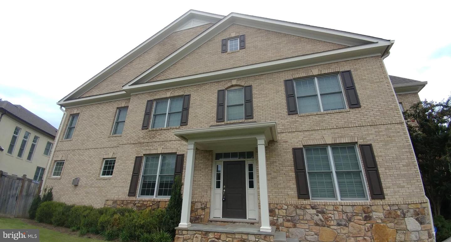 8204 River Quarry Pl Property Photo 1