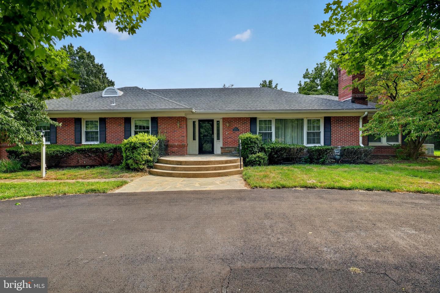 805 Orchard Way Property Photo 1